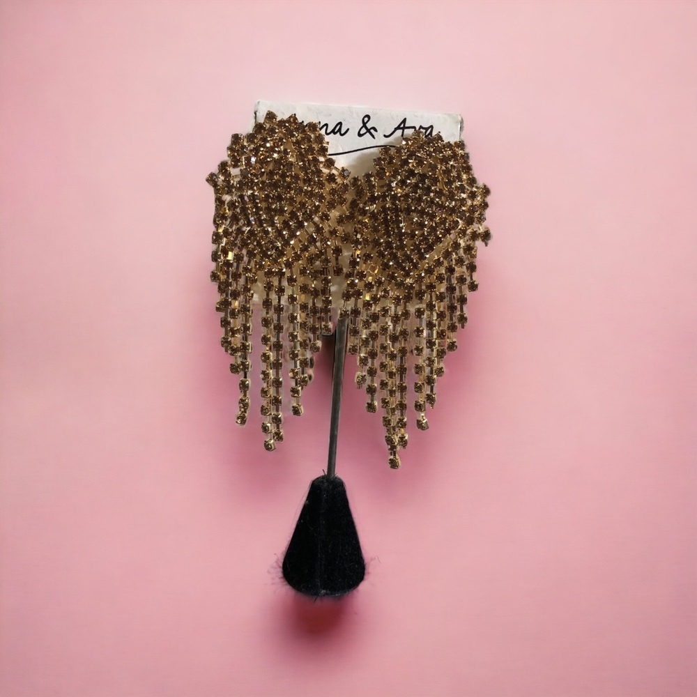 Gold rhinestone earrings with post.